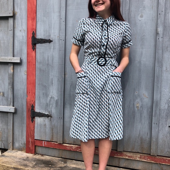 Dresses & Skirts - Adorable Retro 50’s style dress